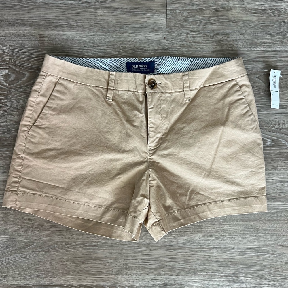 Old Navy Khaki Shorts – Size 4 (5” Inseam, NWT)